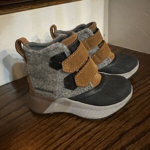 Toddler size 8 Sorel boot